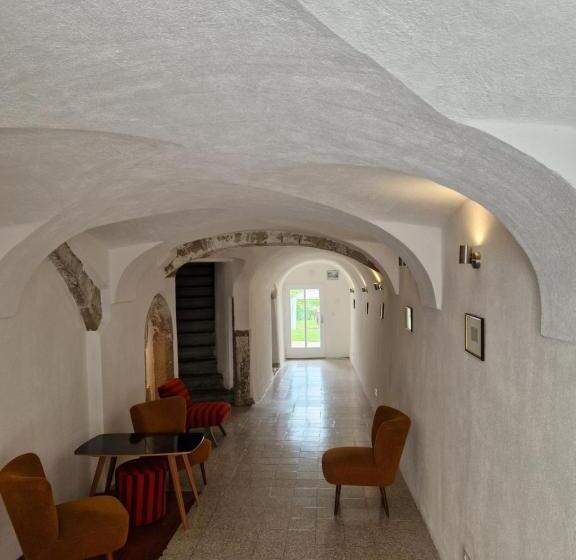 اتاق استاندارد با چشمانداز کوهستان, Sobe Lotrist