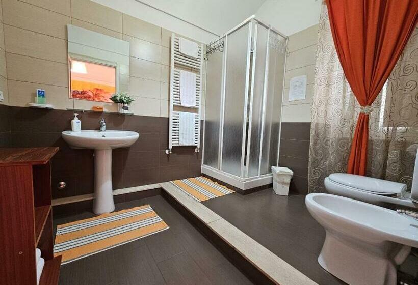 غرفة قياسية ثلاثية, B&b Al Borgo