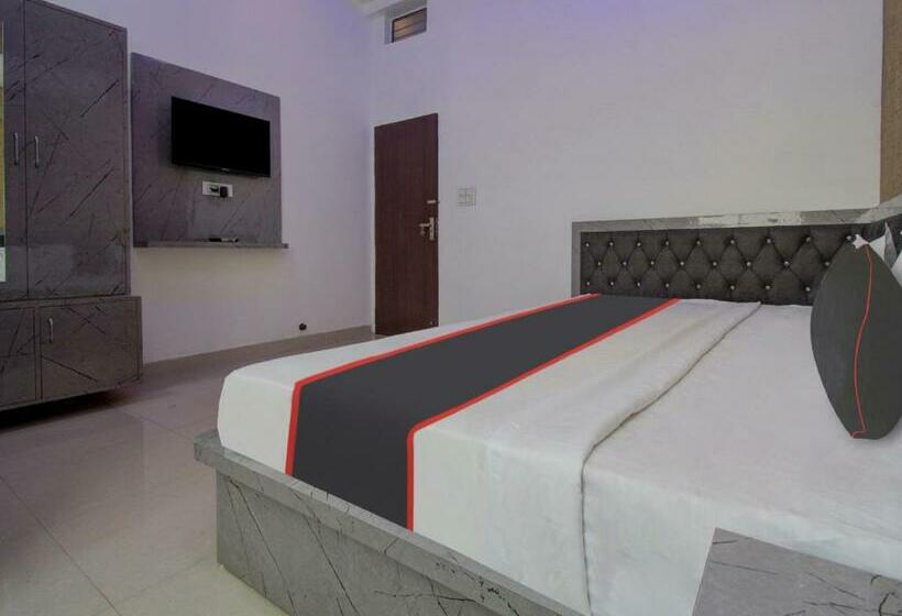 חדר קלאסי לשלושה, Collection O Rj14 Hotel Sanwariya & Resturant