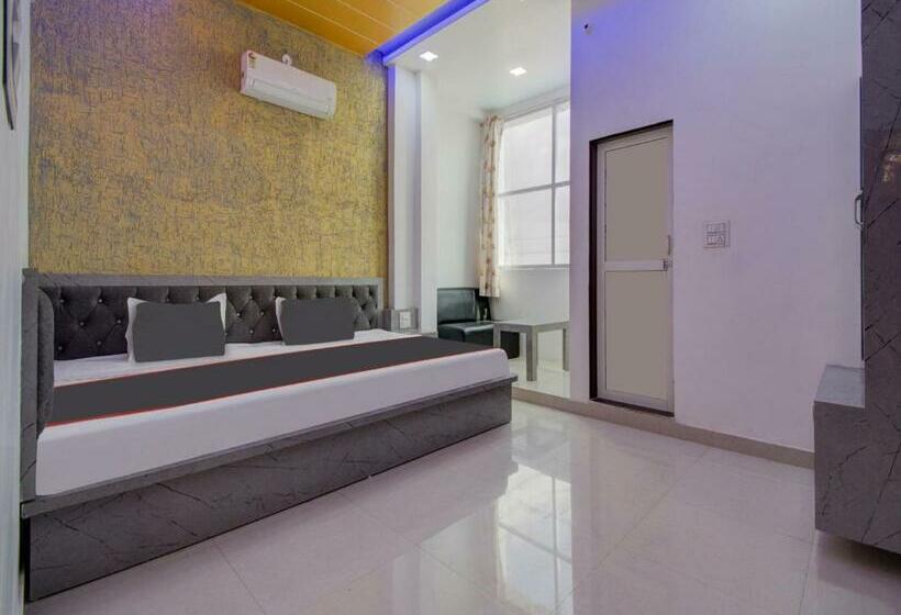 חדר קלאסי לשלושה, Collection O Rj14 Hotel Sanwariya & Resturant