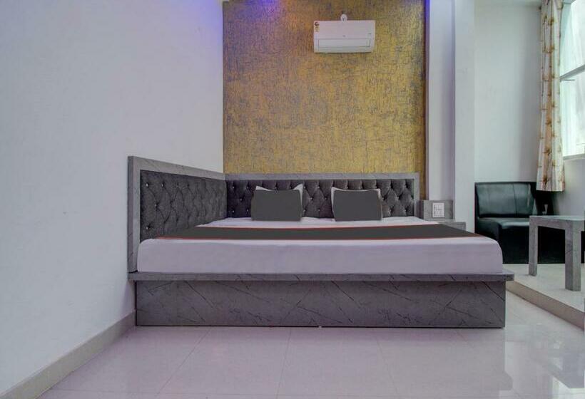 חדר קלאסי לשלושה, Collection O Rj14 Hotel Sanwariya & Resturant