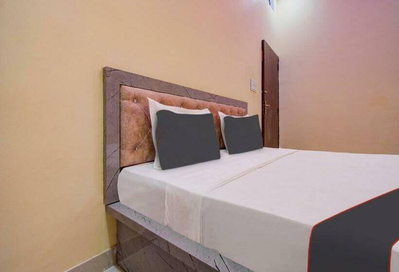 חדר קלאסי לשלושה, Collection O Rj14 Hotel Sanwariya & Resturant