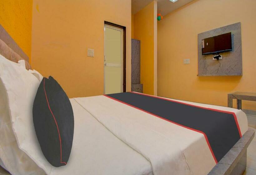 חדר קלאסי לשלושה, Collection O Rj14 Hotel Sanwariya & Resturant