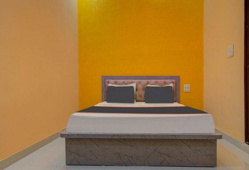 חדר קלאסי לשלושה, Collection O Rj14 Hotel Sanwariya & Resturant