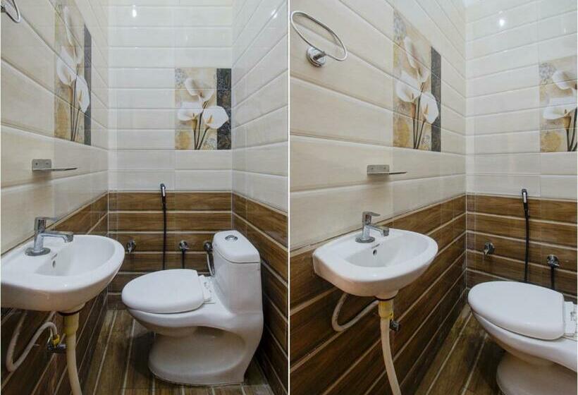 חדר קלאסי לשלושה, Collection O Rj14 Hotel Sanwariya & Resturant