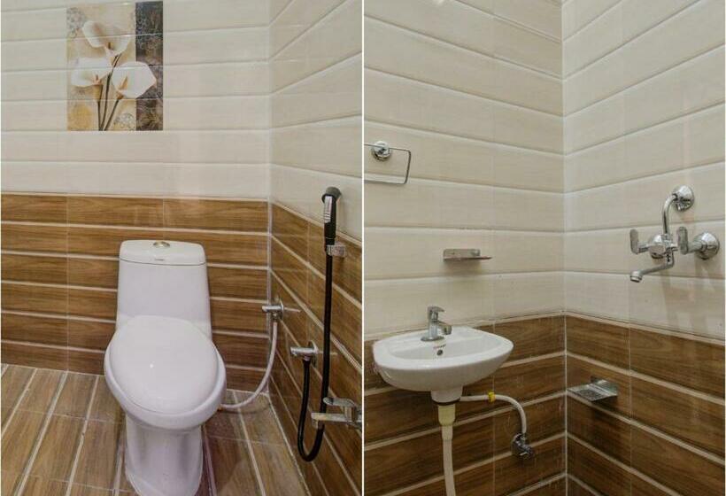 חדר קלאסי לשלושה, Collection O Rj14 Hotel Sanwariya & Resturant