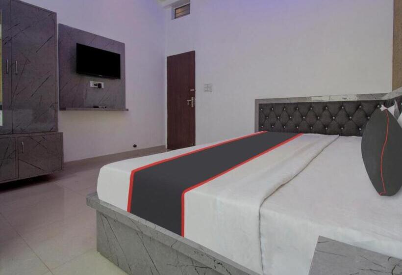 חדר קלאסי לשלושה, Collection O Rj14 Hotel Sanwariya & Resturant