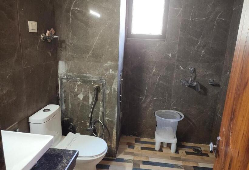 اتاق لوکس با بالکن, Galaxy Luxuria , Manali