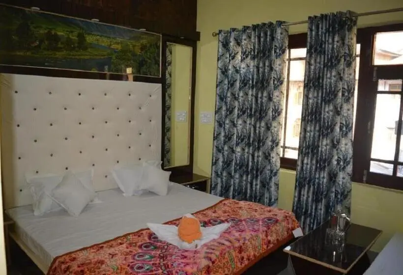 Deluxe-huone, Goroomgo Nice One Palace Srinagar