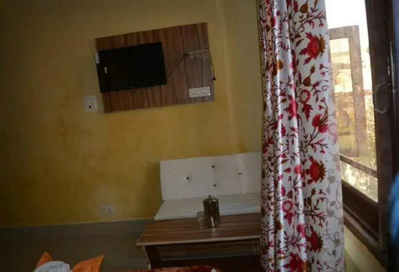 Deluxe-huone, Goroomgo Nice One Palace Srinagar