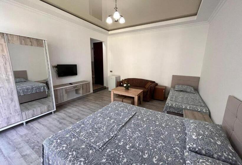 اتاق استاندارد سه تخته با بالکن, Garden In Gonio Matata Motsikulis 58