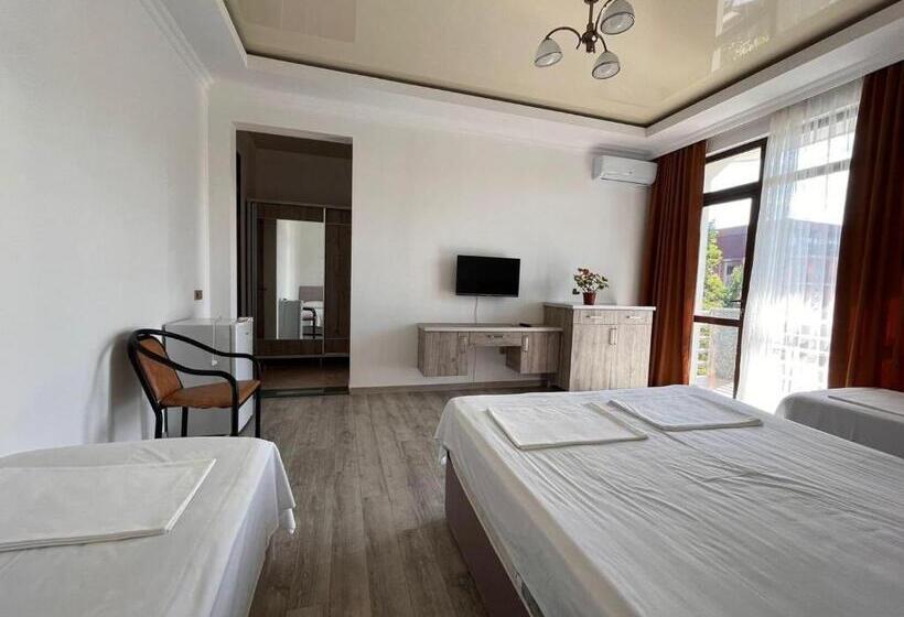 اتاق استاندارد سه تخته با بالکن, Garden In Gonio Matata Motsikulis 58