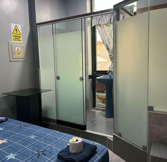 اتاق استاندارد یک نفره, Adrian´s