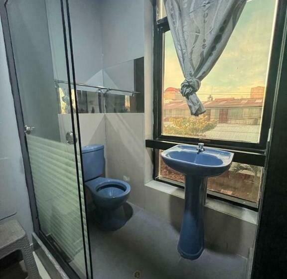 اتاق استاندارد یک نفره, Adrian´s