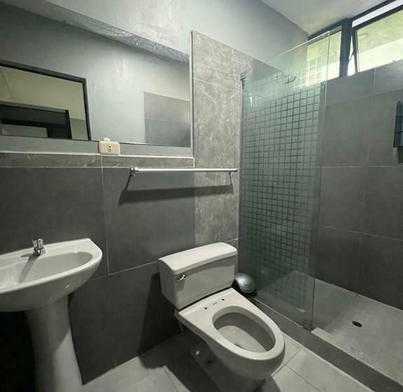 اتاق استاندارد, Adrian´s