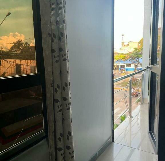 اتاق خانوادگی, Adrian´s