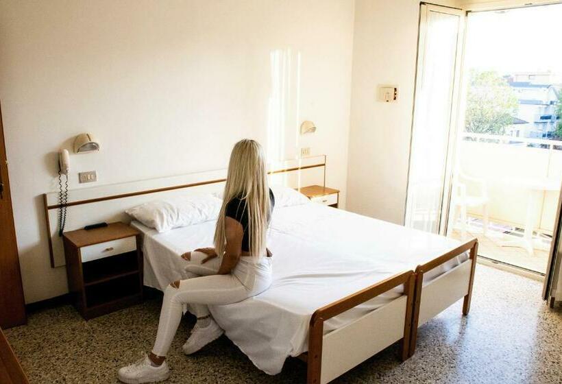 バルコニー付スタンダード4ベッドルーム, Astor Riccione