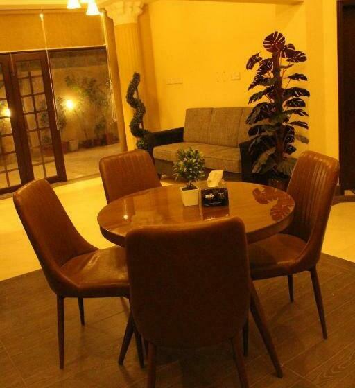 اتاق استاندارد یک نفره, Inn Karachi