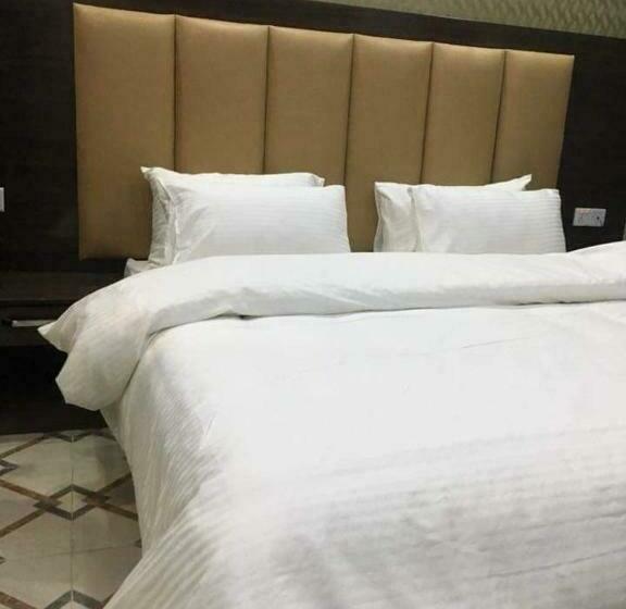 اتاق لوکس, Inn Karachi