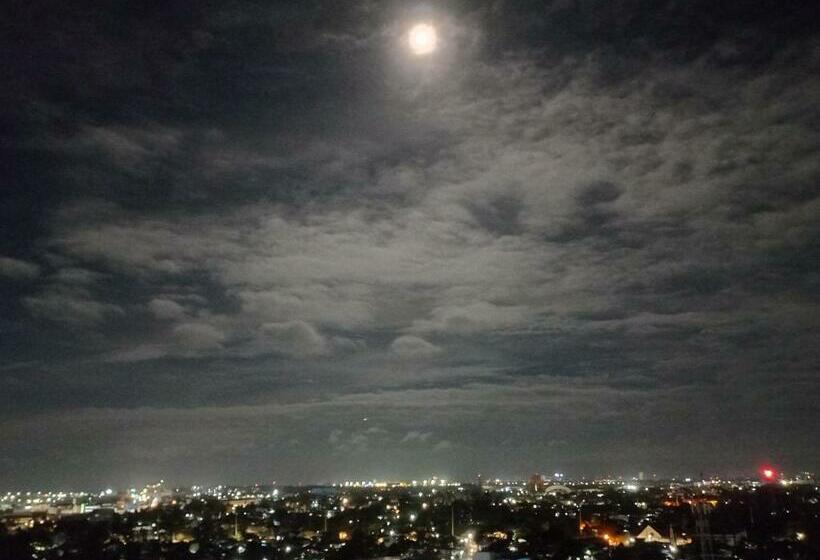 Standard-Studio mit Balkon, Staycation With Overlooking View