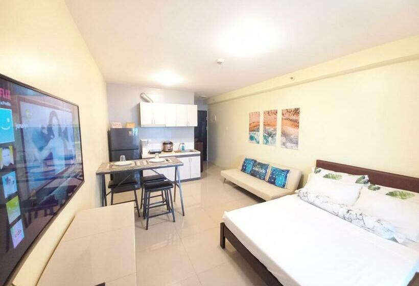 Standard-Studio mit Balkon, Staycation With Overlooking View