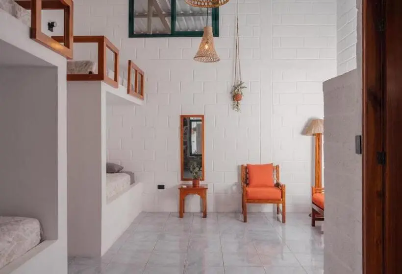 Perhehuone, Hostal Pimampiro