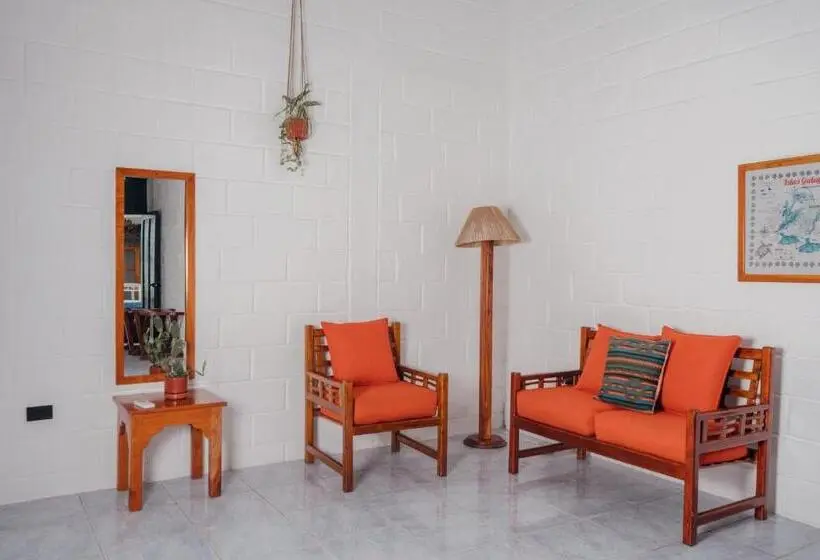 Perhehuone, Hostal Pimampiro