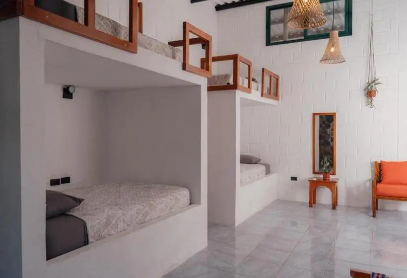 Perhehuone, Hostal Pimampiro