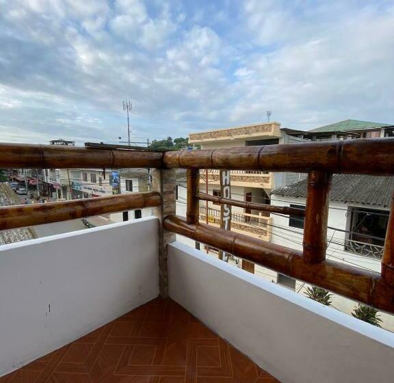 اتاق استاندارد سه نفره, Ufo Rooms