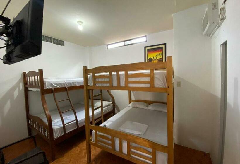 اتاق استاندارد سه نفره, Ufo Rooms