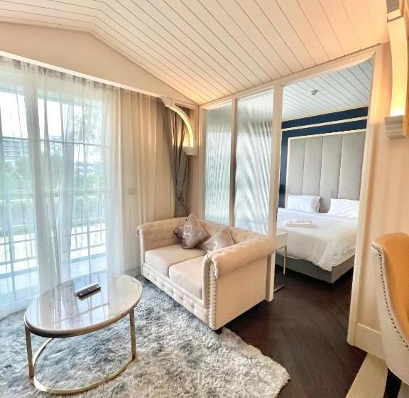 Suite, Grand Florida Beachfront Resort Jomtien Pattaya