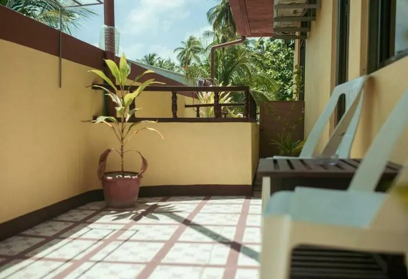 اتاق لوکس با بالکن, Captal Island Villa