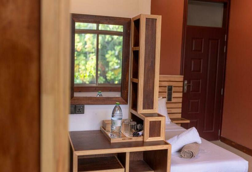 اتاق خانوادگی, Captal Island Villa