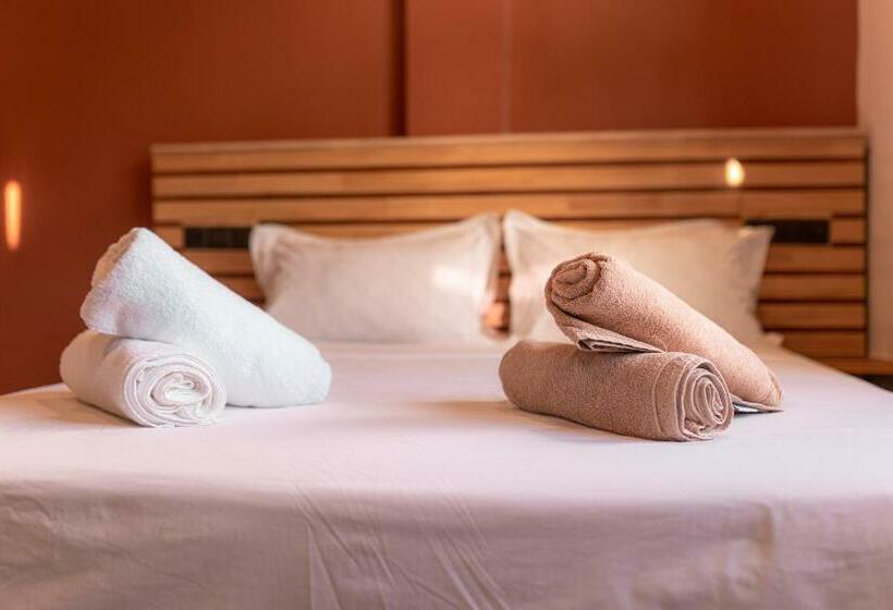 اتاق خانوادگی, Captal Island Villa