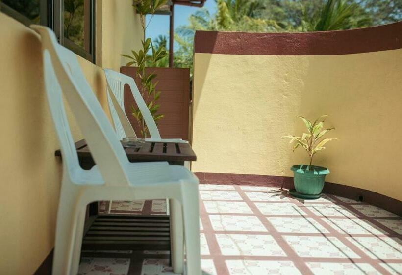 اتاق استاندارد چهارنفره با بالکن, Captal Island Villa