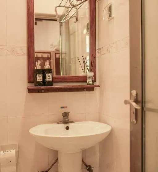 اتاق استاندارد چهارنفره با بالکن, Captal Island Villa