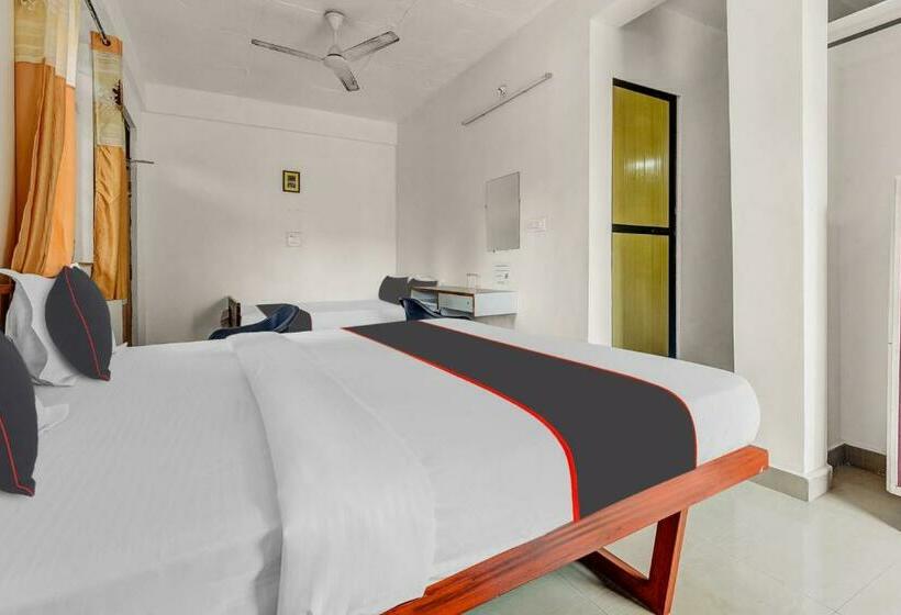 חדר קלאסי לשלושה, Collection O Ashwem Beach Side Stay