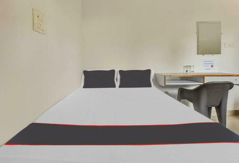 חדר קלאסי לשלושה, Collection O Ashwem Beach Side Stay