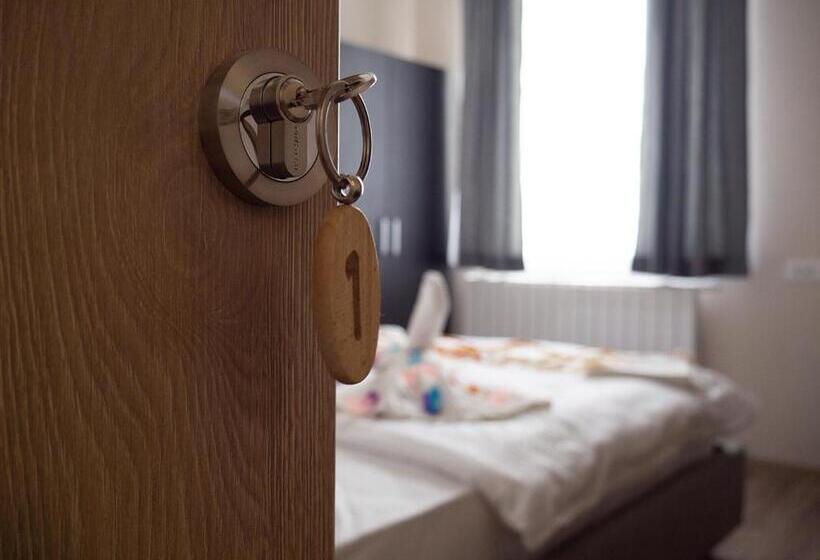 اتاق استاندارد سه نفره, Rezime