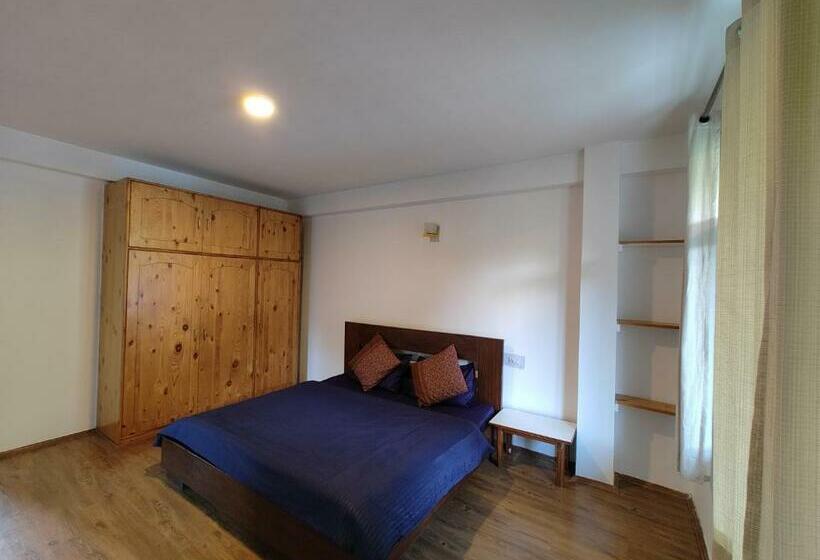 家庭工作室, Eagle Guesthouse