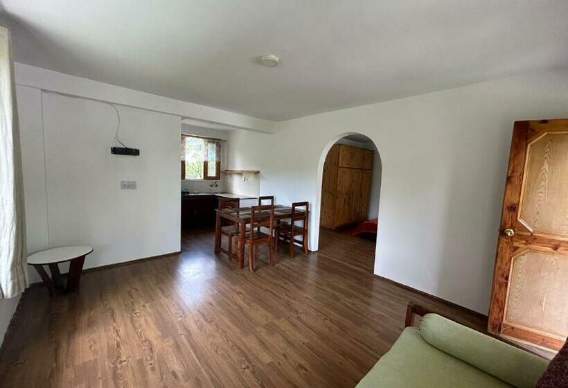 家庭工作室, Eagle Guesthouse