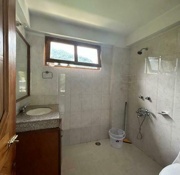 家庭工作室, Eagle Guesthouse