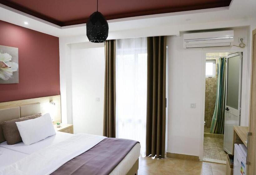 اتاق لوکس, La Hacienda