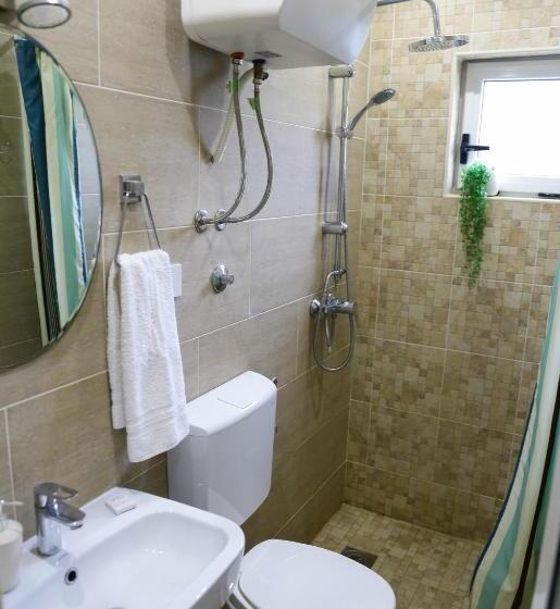 اتاق لوکس, La Hacienda