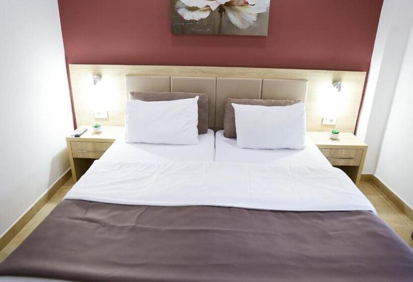 اتاق لوکس, La Hacienda