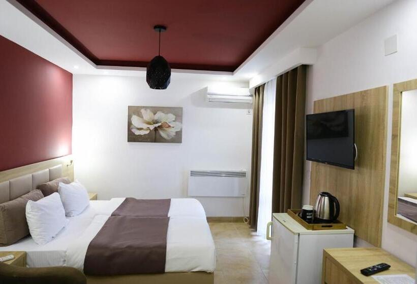 اتاق لوکس سه تخته, La Hacienda