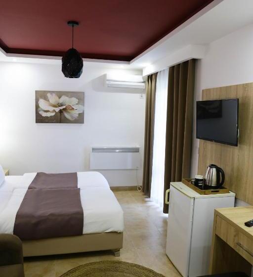 اتاق لوکس سه تخته, La Hacienda