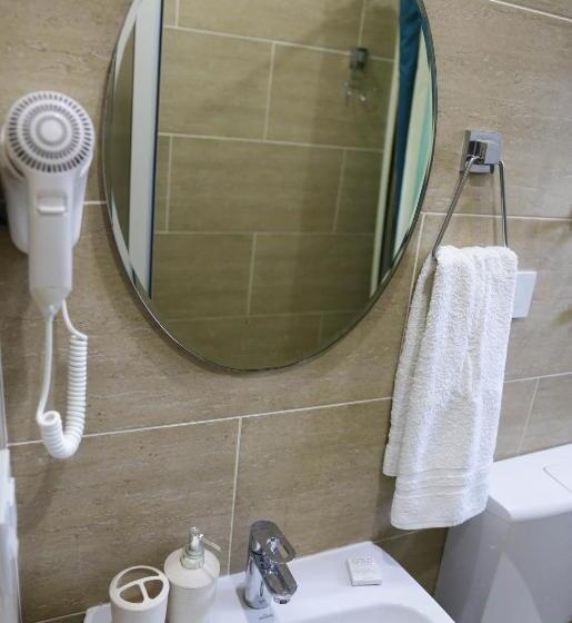 اتاق لوکس سه تخته, La Hacienda