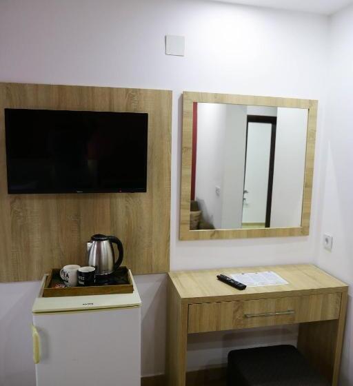 اتاق لوکس سه تخته, La Hacienda