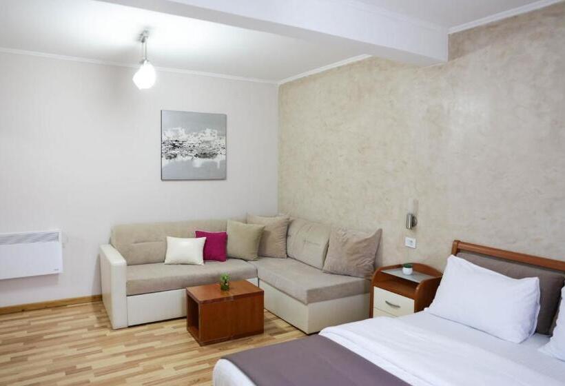 اتاق لوکس چهار تخته, La Hacienda